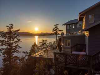 Photo 6: 5805 Pirates Rd in Pender Island: GI Pender Island House for sale (Gulf Islands)  : MLS®# 900695