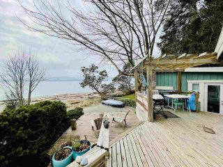 Photo 26: 2028 OCEAN BEACH Esplanade in Gibsons: Roberts Creek House for sale in "WHITAKER BEACH" (Sunshine Coast)  : MLS®# R2546949