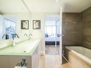 Photo 15: 803 8 SMITHE Mews in Vancouver: Yaletown Condo for sale in "FLAGSHIP" (Vancouver West)  : MLS®# V1131483