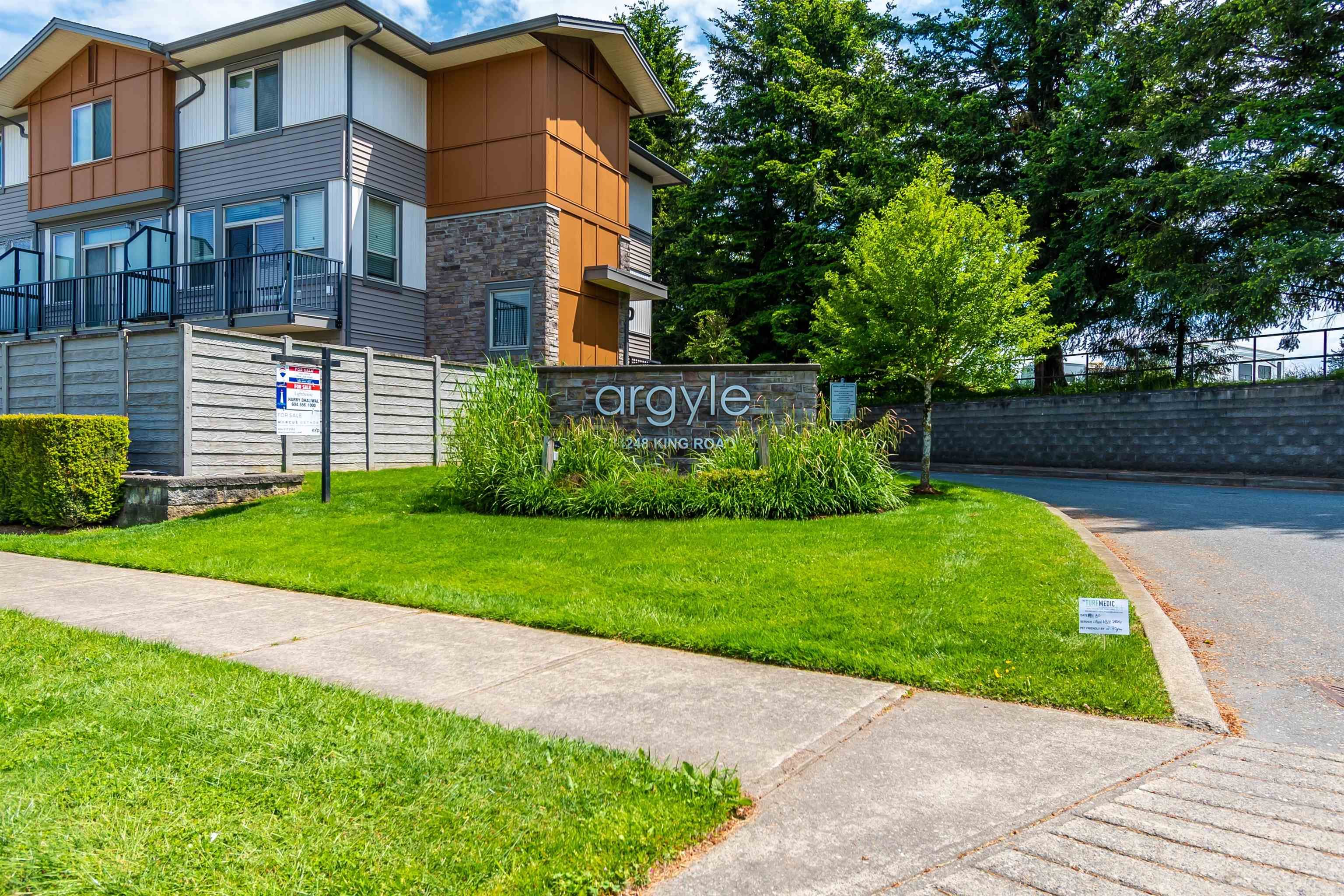 Main Photo: 70 34248 KING Road in Abbotsford: Poplar Townhouse for sale in "ARGYLE" : MLS®# R2695118