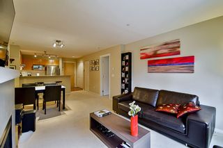 Photo 9: 201 400 KLAHANIE Drive in Port Moody: Port Moody Centre Condo for sale in "TIDES" : MLS®# R2130568
