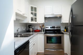 Photo 10: 405 789 W 16TH Avenue in Vancouver: Fairview VW Condo for sale in "SIXTEEN WILLOWS" (Vancouver West)  : MLS®# R2702181