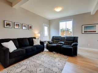 Photo 5: 4 1680 Ryan St in Victoria: Vi Oaklands Row/Townhouse for sale : MLS®# 899690