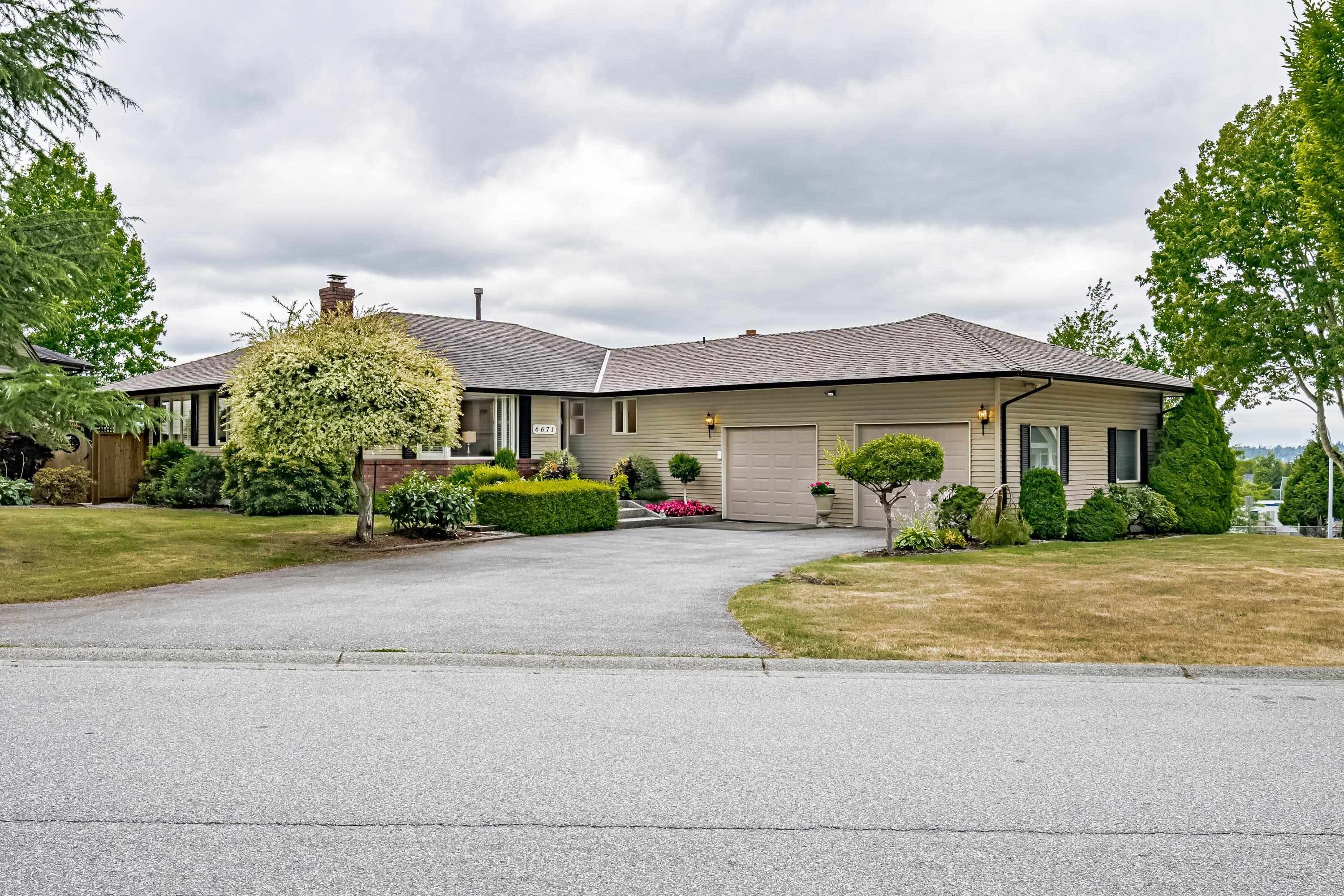 Main Photo: 6671 183 Street in Surrey: Cloverdale BC House for sale (Cloverdale)  : MLS®# R2797314