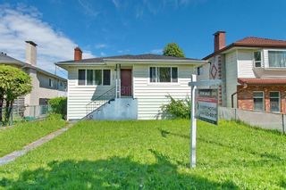 Photo 2: 6874 KERR Street in Vancouver: Killarney VE House for sale (Vancouver East)  : MLS®# R2725670