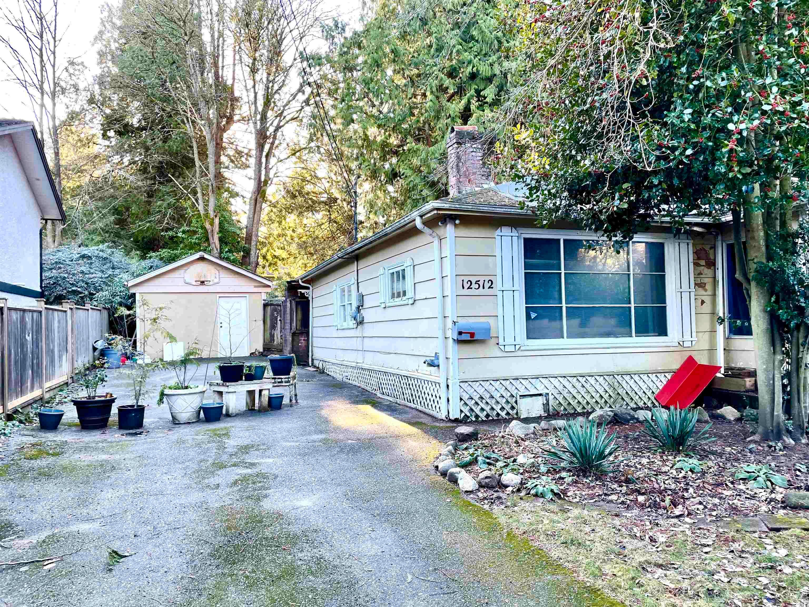 Main Photo: 12512 27 Avenue in Surrey: Crescent Bch Ocean Pk. House for sale in "CRESCENT HEIGHTS/OCEAN PARK" (South Surrey White Rock)  : MLS®# R2639915