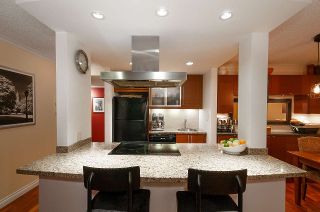 Photo 12: 205 2100 W 3RD Avenue in Vancouver: Kitsilano Condo for sale in "Panora Place" (Vancouver West)  : MLS®# R2387514