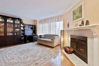 Photo 3: 16 4325 SOPHIA Street in Vancouver: Main Townhouse for sale in "WELTON COURT" (Vancouver East)  : MLS®# R2428330