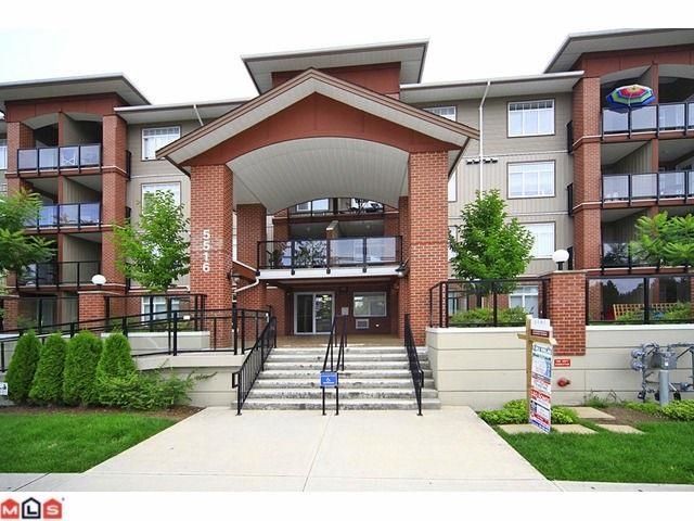 Main Photo: 405 5516 198 Street in Langley: Langley City Condo for sale : MLS®# R2818150