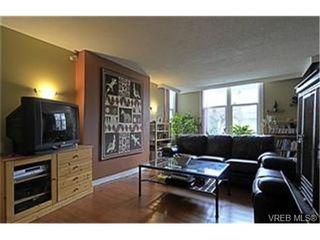 Photo 2: 2589 Graham St in VICTORIA: Vi Hillside House for sale (Victoria)  : MLS®# 458590