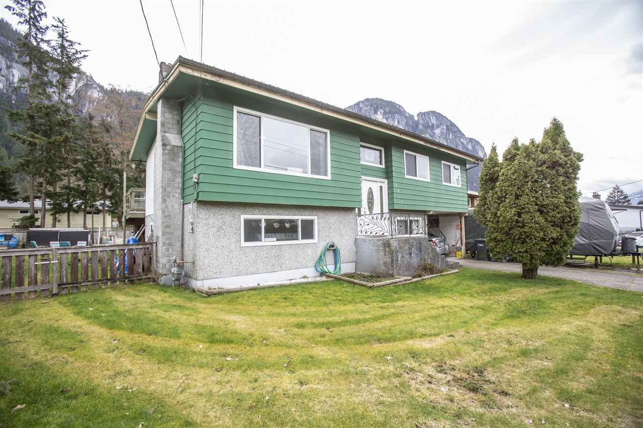 Main Photo: 38188 Hemlock in Squamish: House for sale : MLS®# R2556708
