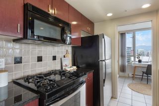 Photo 12: 3303 1033 MARINASIDE Crescent in Vancouver: Yaletown Condo for sale in "Quaywest" (Vancouver West)  : MLS®# R2716652