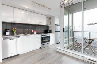 Photo 9: 705 131 REGIMENT Square in Vancouver: Downtown VW Condo for sale (Vancouver West)  : MLS®# R2755782
