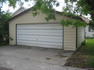 Photo 2: 631 Chalmers Avenue in Winnipeg: East Kildonan Residential for sale (North East Winnipeg)  : MLS®# 1614752