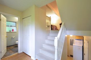 Photo 2: 8895 FINCH Court in Burnaby: Forest Hills BN Townhouse for sale in "PRIMROSE HILL" (Burnaby North)  : MLS®# R2061604