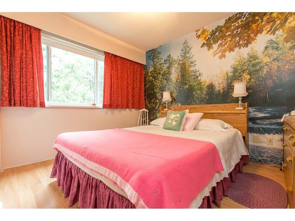 Photo 13: Photos: 23731 54A Avenue in Langley: Salmon River House for sale in "Tall Timbers" : MLS®# R2249568