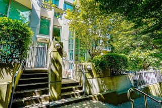 Photo 3: 601 JERVIS Street in Vancouver: Coal Harbour Townhouse for sale in "Classico" (Vancouver West)  : MLS®# R2776188
