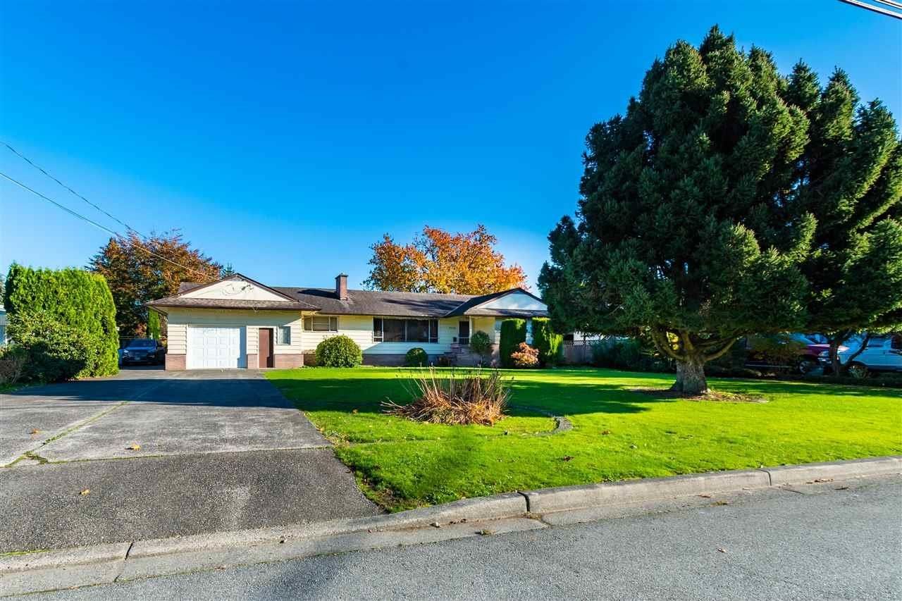 Main Photo: 9736 WILLIAMS Street in Chilliwack: Chilliwack Proper East House for sale : MLS®# R2733149