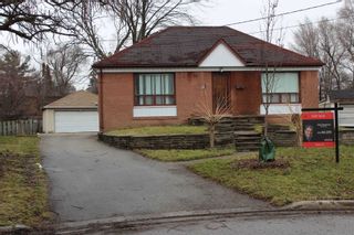 Photo 1: 16 Romar Crescent in Toronto: Yorkdale-Glen Park House (Bungalow) for sale (Toronto W04)  : MLS®# W5874355