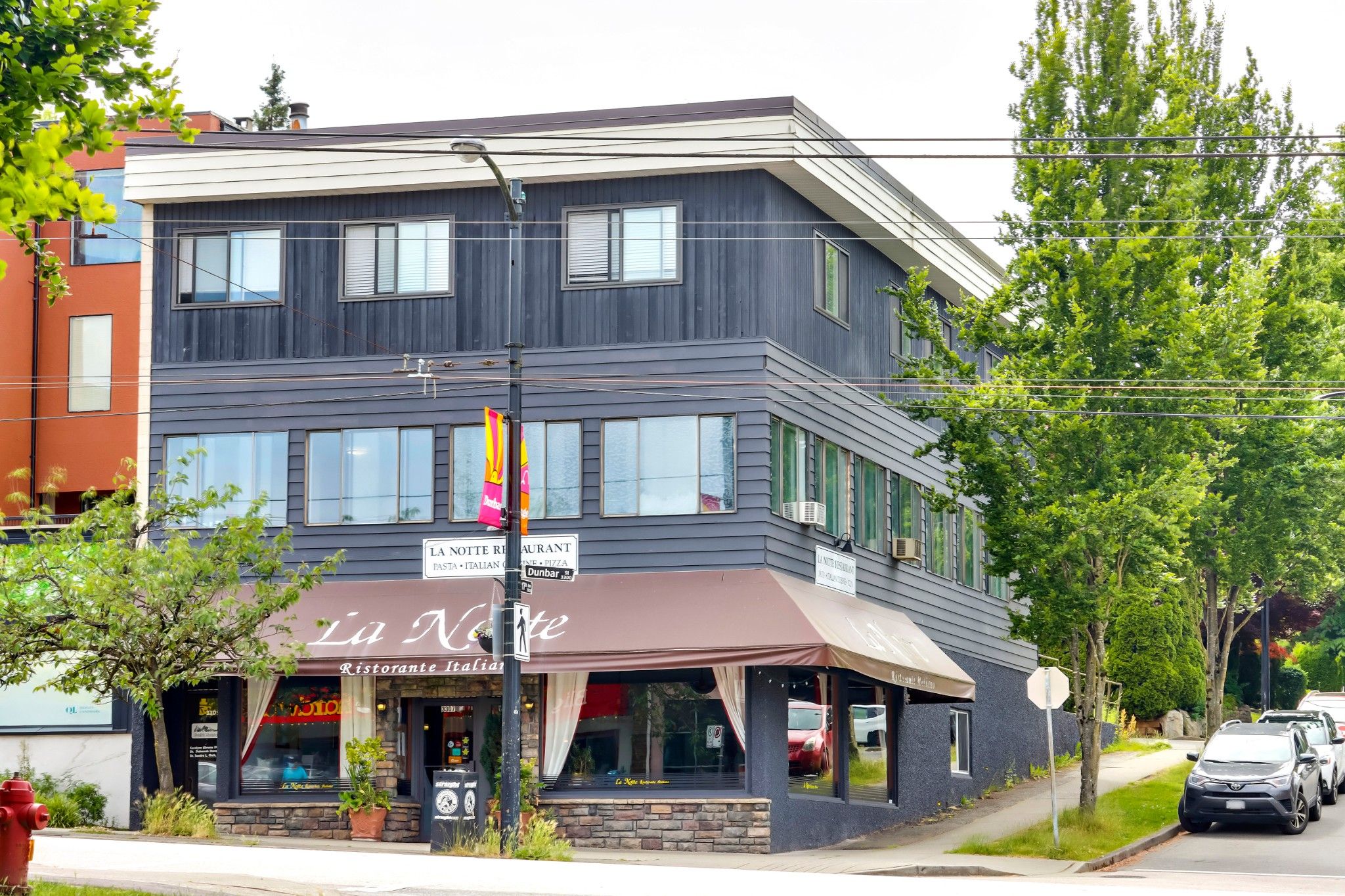 Main Photo: 3307-3309 Dunbar Street in Vancouver: Business for sale