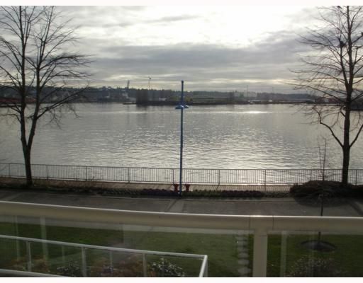 Main Photo: 220 1150 QUAYSIDE Drive in New Westminster: Quay Condo for sale in "WESTPORT" : MLS®# V802014
