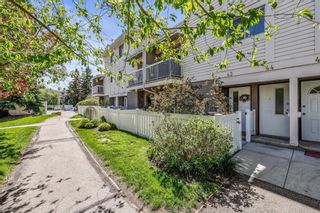 Main Photo: 44 3015 51 Street SW in Calgary: Glenbrook Row/Townhouse for sale : MLS®# A2135486
