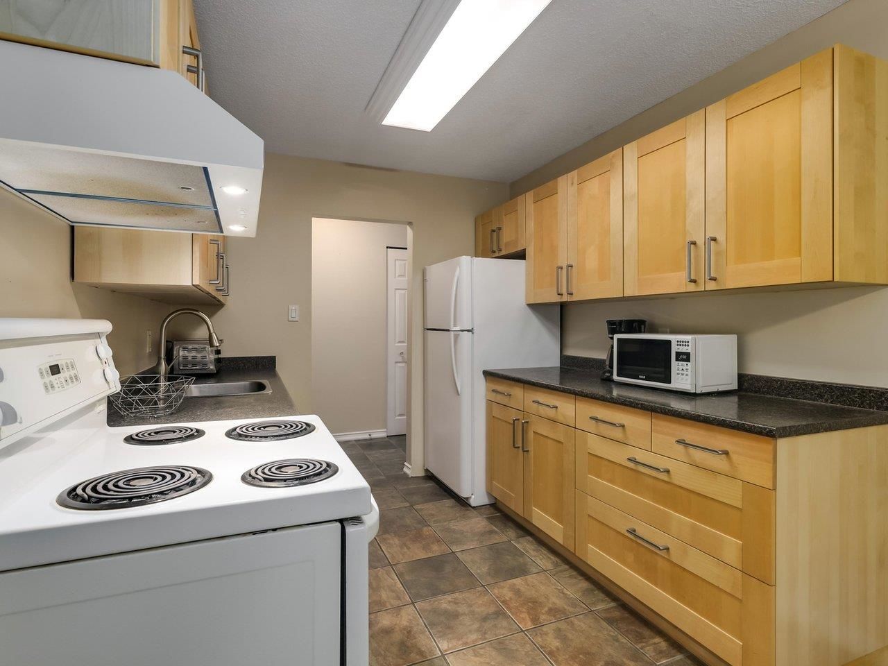 Photo 9: Photos: 308 150 E 5TH Street in North Vancouver: Lower Lonsdale Condo for sale in "NORMANDY HOUSE" : MLS®# R2642209