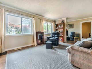 Photo 3: 1714 LONDON Street in New Westminster: West End NW House for sale : MLS®# R2576383
