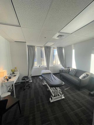 Photo 2: 300 1 St Clair Avenue W in Toronto: Yonge-St. Clair Property for lease (Toronto C02)  : MLS®# C5844813