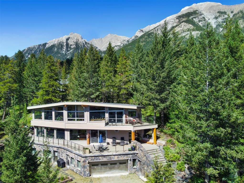 Main Photo: 32 Juniper Ridge: Canmore Detached for sale : MLS®# A1159668