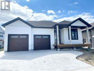 Photo 1: 151 WESTLINKS Drive in Saugeen Shores: House for sale : MLS®# 40571611