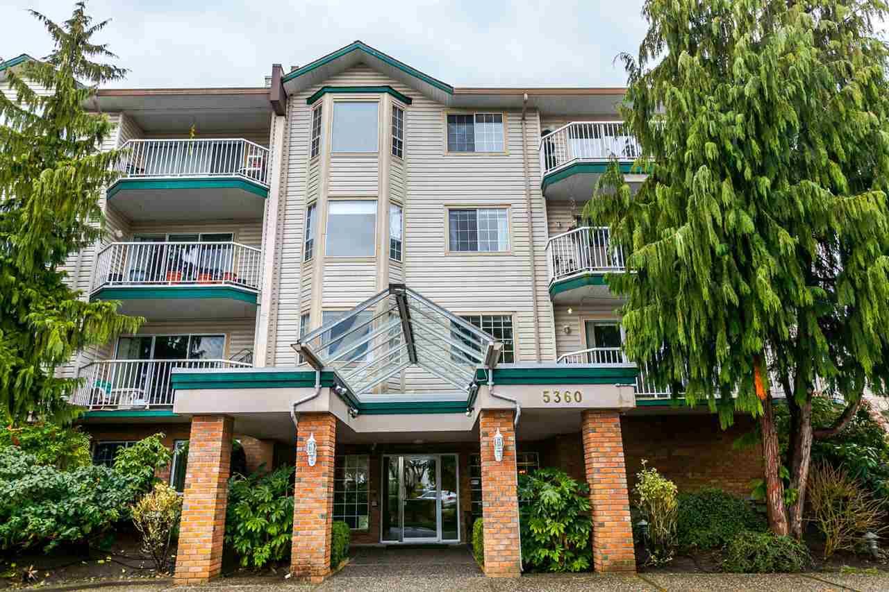 Main Photo: 104 5360 205 Street in Langley: Langley City Condo for sale in "Parkway Estates" : MLS®# R2146181