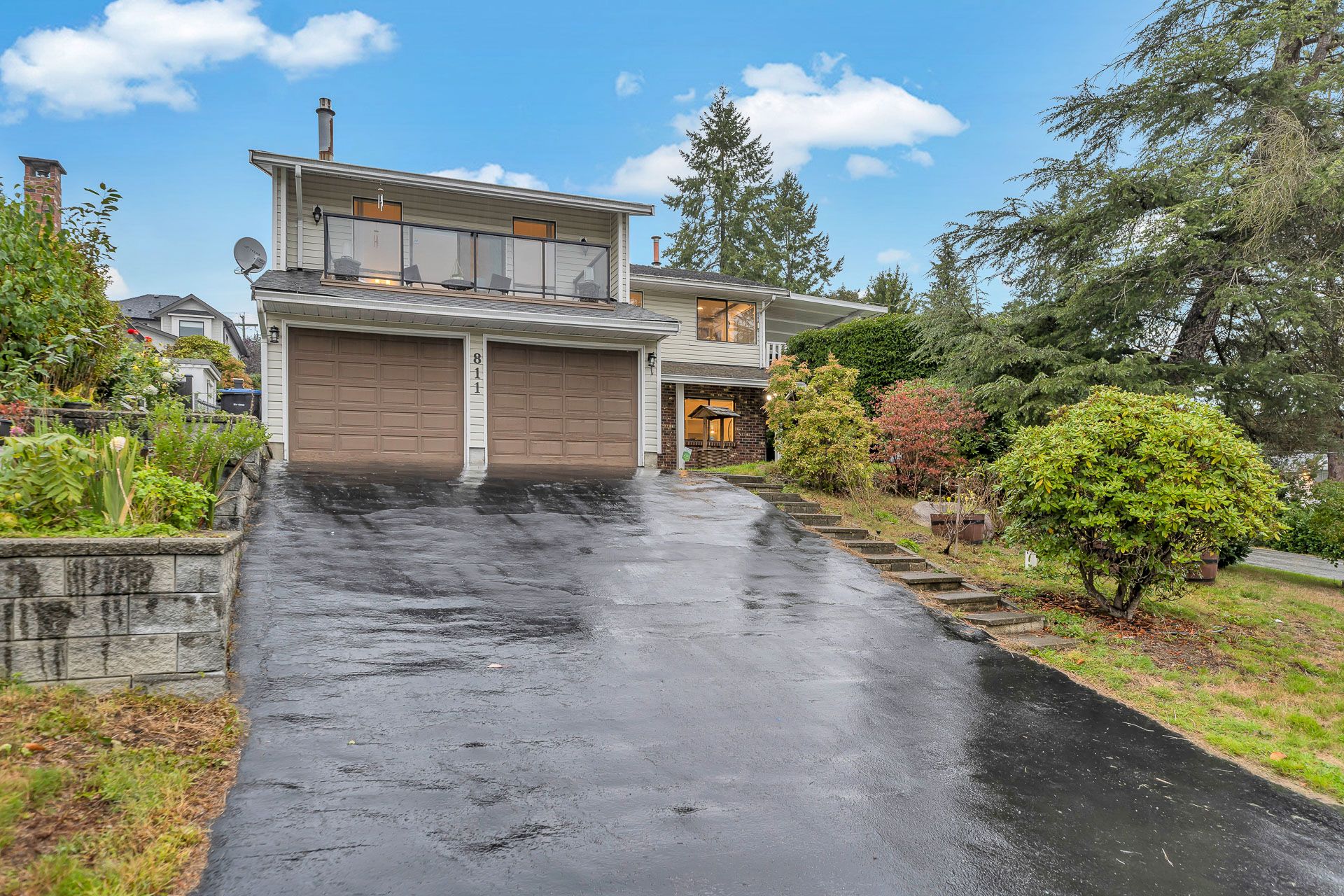 Main Photo: 811 Huber Drive in Port Coquitlam: House for sale : MLS®# R2629077