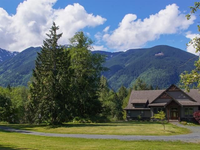 Main Photo: 4601 BENCH Road in Chilliwack: Ryder Lake House for sale (Sardis)  : MLS®# R2834580