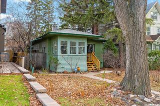Photo 2: 834 University Drive in Saskatoon: Nutana Residential for sale : MLS®# SK952134