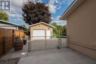 Photo 3: 1413 Lombardy Square, in Kelowna: House for sale : MLS®# 10284367