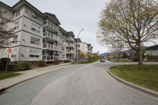 Photo 13: 212 1203 PEMBERTON Avenue in Squamish: Downtown SQ Condo for sale in "EAGLE GROVE" : MLS®# R2363138