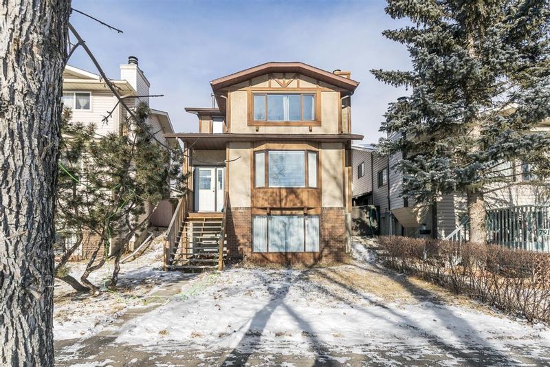 FEATURED LISTING: 7916 Ranchview Drive Northwest Calgary