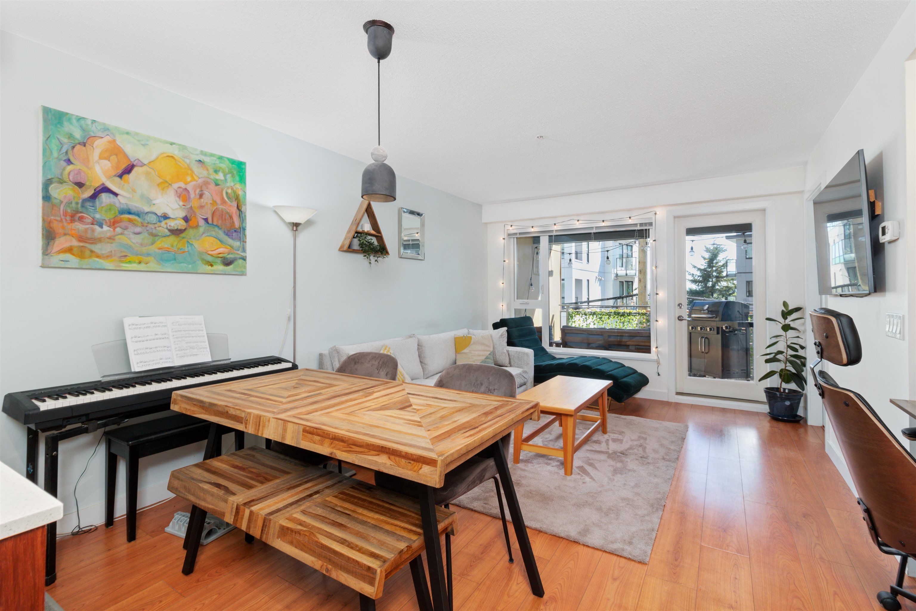 Main Photo: 220 221 E 3RD Street in North Vancouver: Lower Lonsdale Condo for sale : MLS®# R2801538