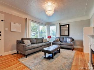 Photo 3: 1434 Lang St in VICTORIA: Vi Oaklands House for sale (Victoria)  : MLS®# 743758