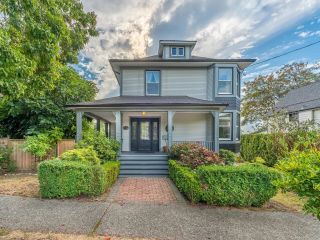 Photo 1: 1014 NANAIMO Street in New Westminster: Moody Park House for sale : MLS®# R2728079