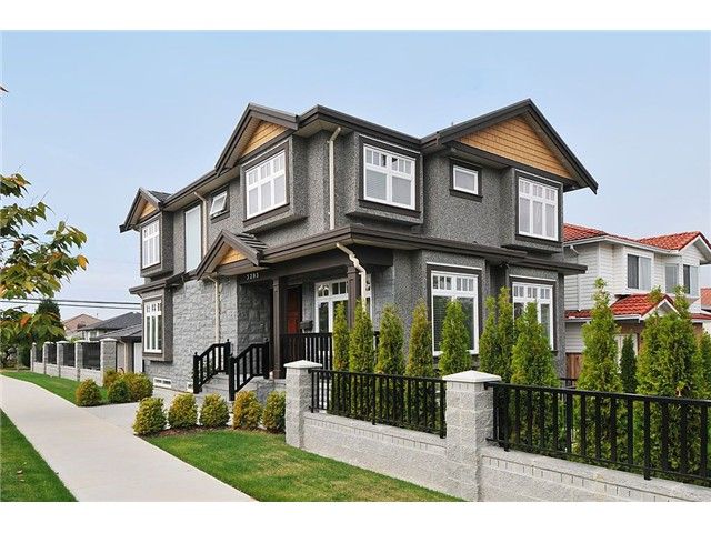 Main Photo: 3293 E 18TH Avenue in Vancouver: Renfrew Heights House for sale in "RENFREW HEIGHTS" (Vancouver East)  : MLS®# V973611