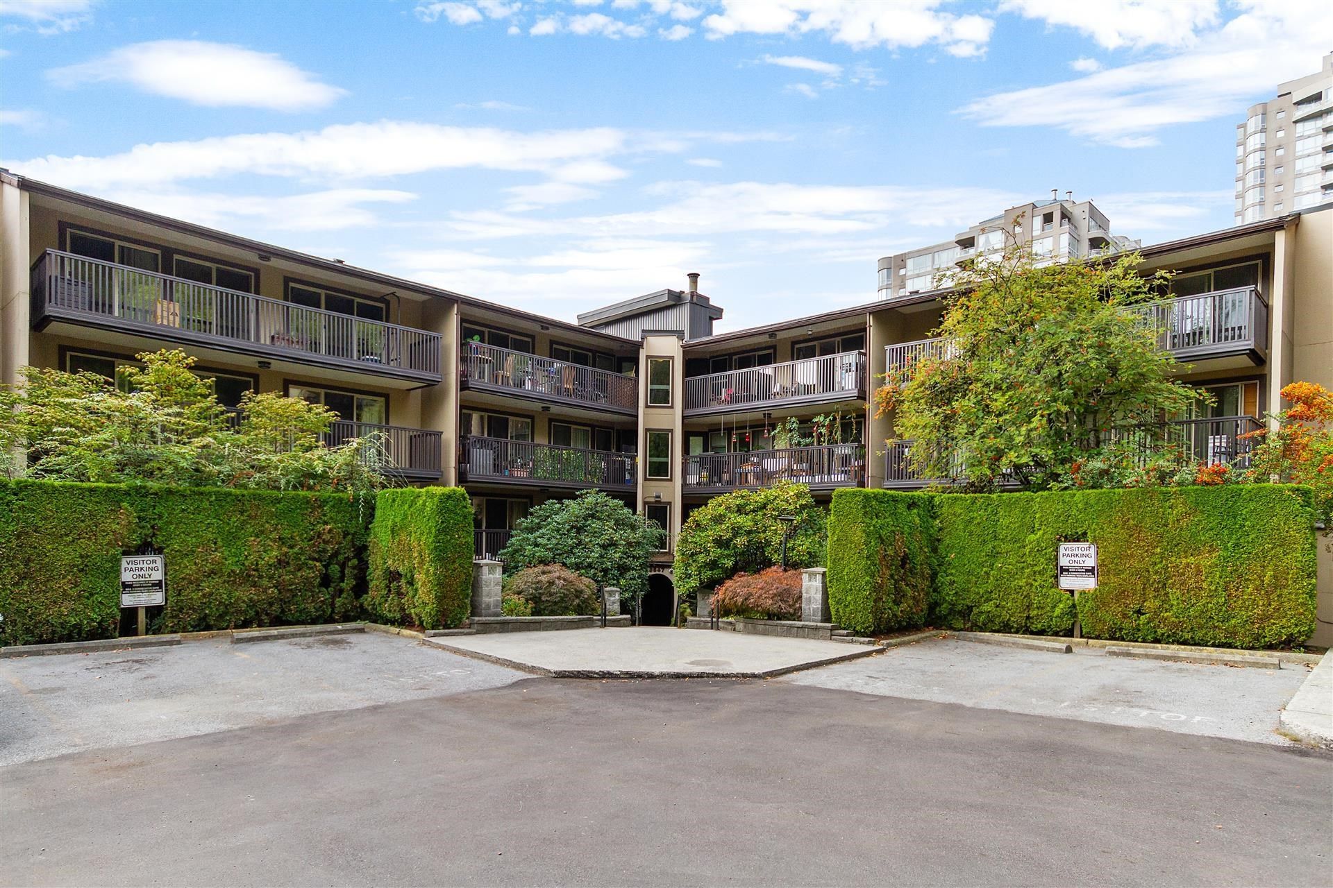 Main Photo: 420 9847 MANCHESTER Drive in Burnaby: Cariboo Condo for sale in "Barclay Woods" (Burnaby North)  : MLS®# R2814890