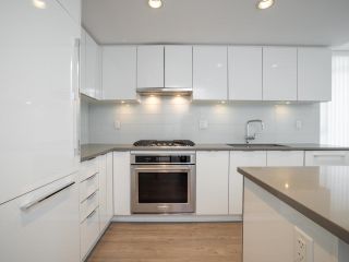 Photo 8: 402 2388 MADISON Avenue in Burnaby: Brentwood Park Condo for sale in "FULTON HOUSE" (Burnaby North)  : MLS®# R2873931