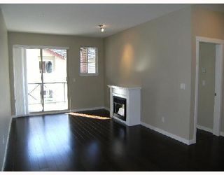 Photo 2: 204 2336 WHYTE Avenue in Port_Coquitlam: Central Pt Coquitlam Condo for sale in "THE CENTREPOINTE" (Port Coquitlam)  : MLS®# V725122