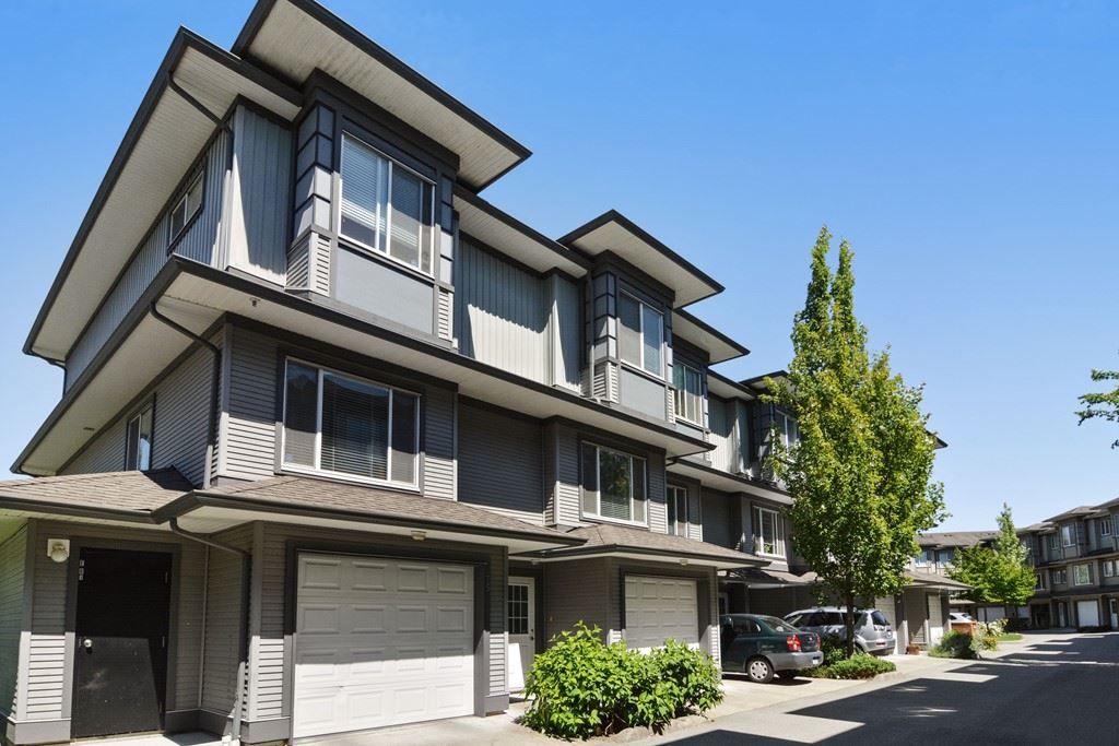 Main Photo: 74 18701 66 AVENUE in : Cloverdale BC Townhouse for sale : MLS®# R2181169