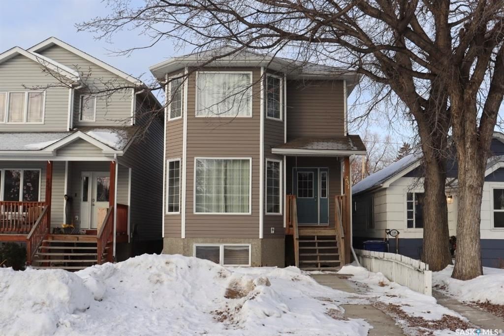 Main Photo: 231 L Avenue North in Saskatoon: Westmount Residential for sale : MLS®# SK920125