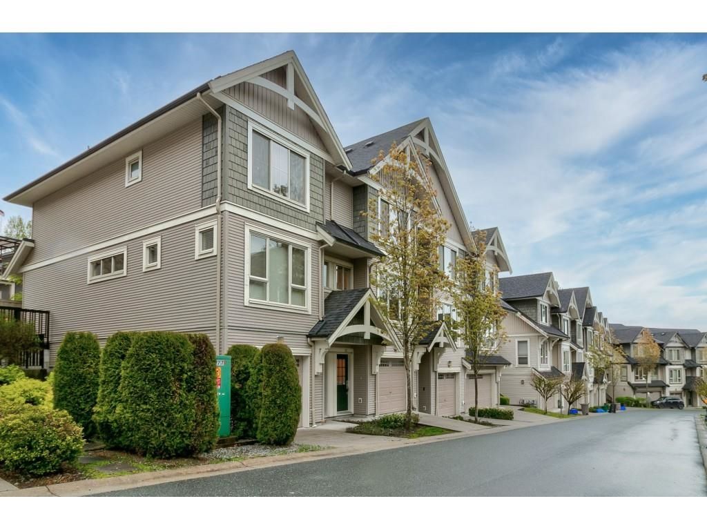 Main Photo: 132 3105 DAYANEE SPRINGS Boulevard in Coquitlam: Westwood Plateau Townhouse for sale : MLS®# R2684468