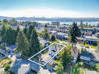 Main Photo: 618 E 4TH Street in North Vancouver: Queensbury House for sale : MLS®# R2864974