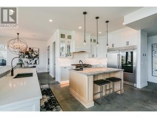 Photo 3: 112 Sunset Boulevard Okanagan Landing: Okanagan Shuswap Real Estate Listing: MLS®# 10307504